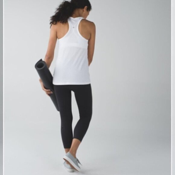 𝅺LULULEMON zone in black seamless compression yoga tights size 4 - Picture 14 of 16